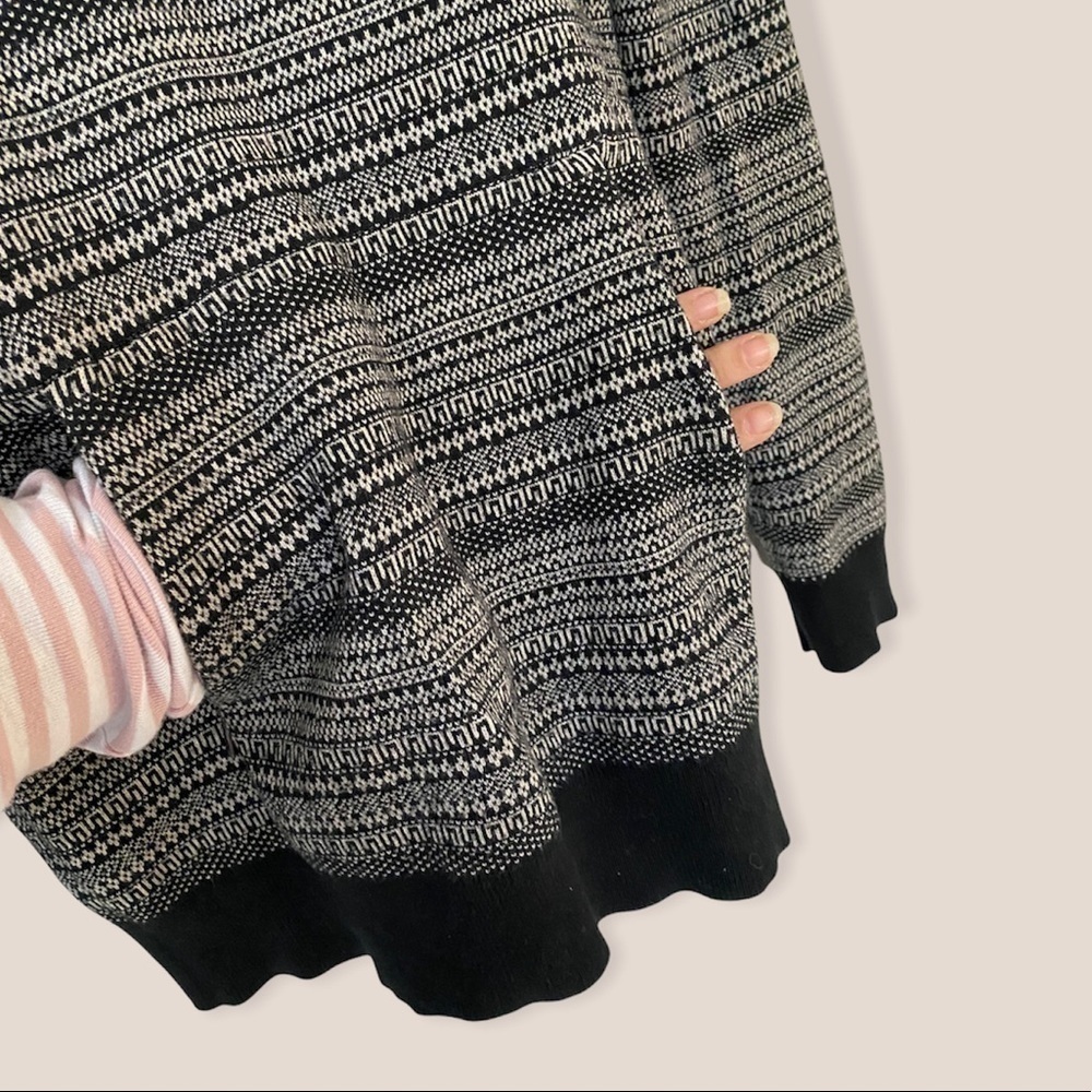 ROOTS Patterned Stretchy Sweatshirt - Picture 6 of 9